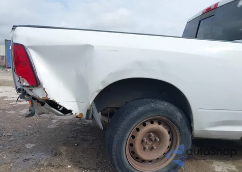 2017 Ram 1500 Slt 4X2 6'4 Box z USA, uszkodzony, nr VIN 1C6RR6GT6HS523711